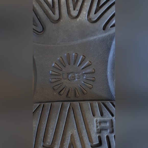 EUC UGG Daney Grey Suede & Shearling Casual Outdoor Winter Boot Shoe SZ 6 - Picture 8 of 10